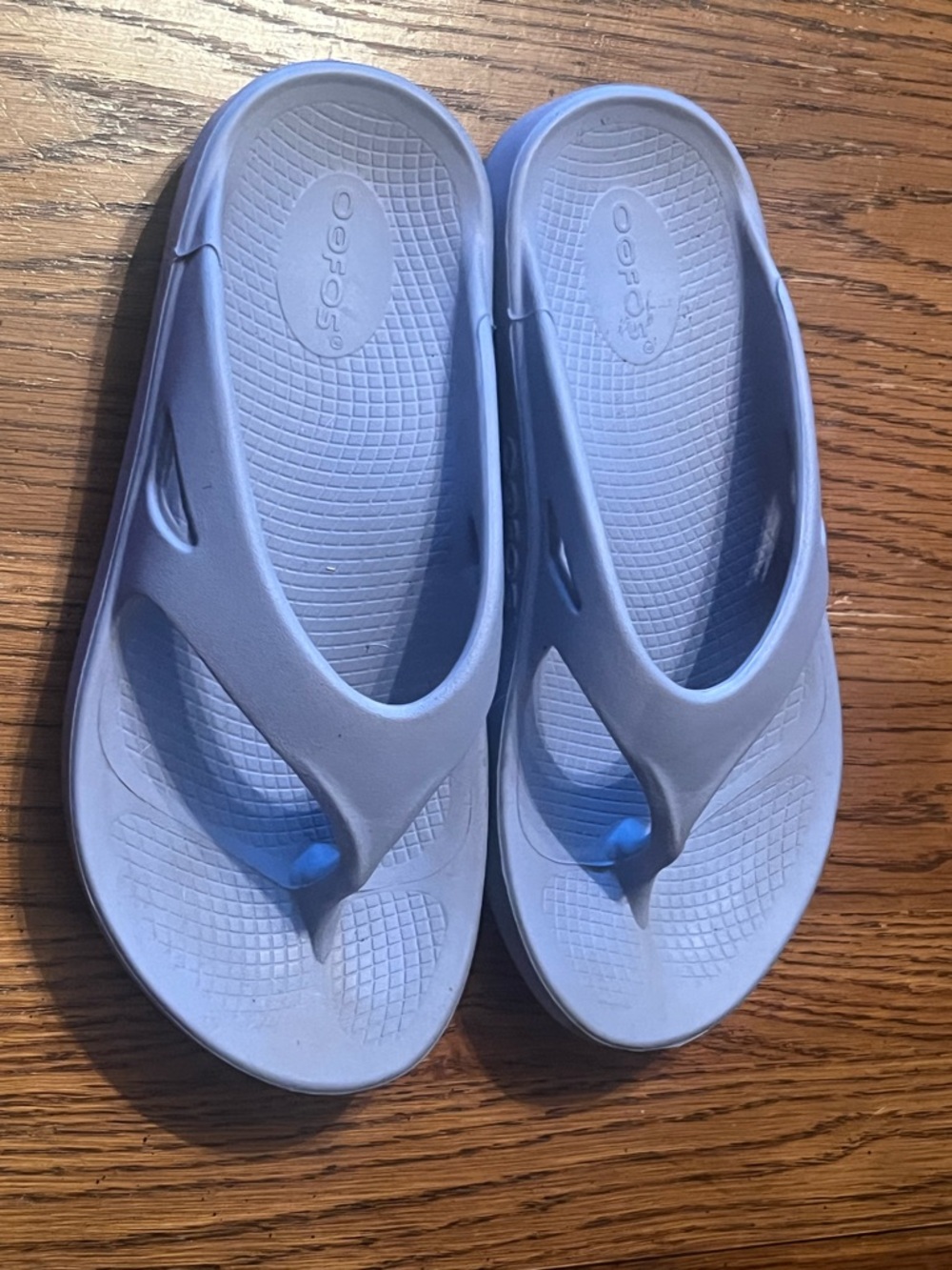 OOFOS light blue recovery flip flops - Picture 2 of 3
